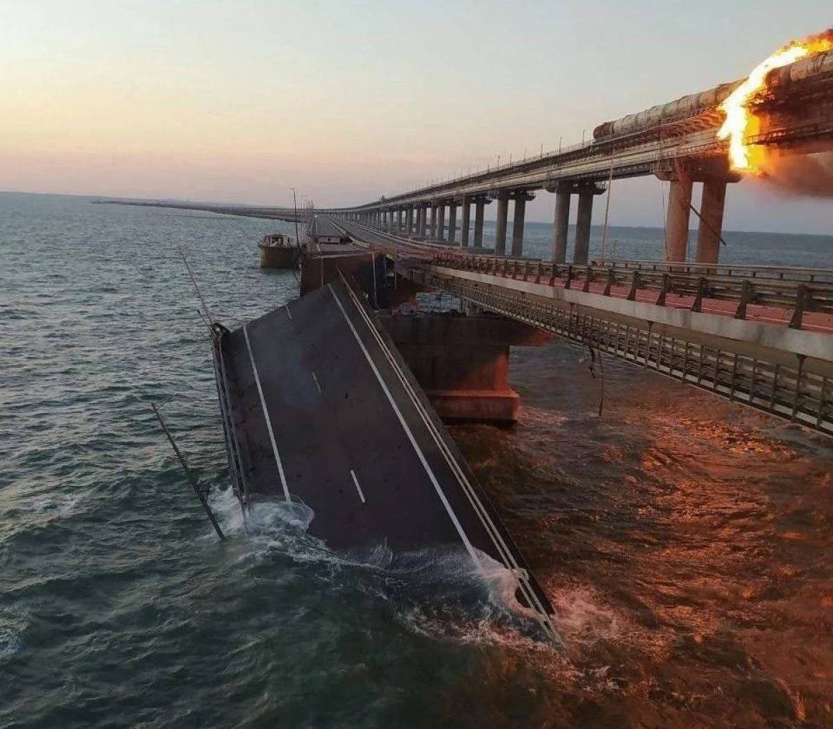俄罗斯官员称，克里米亚大桥发生的爆炸事件已导致3人死亡-弦外音