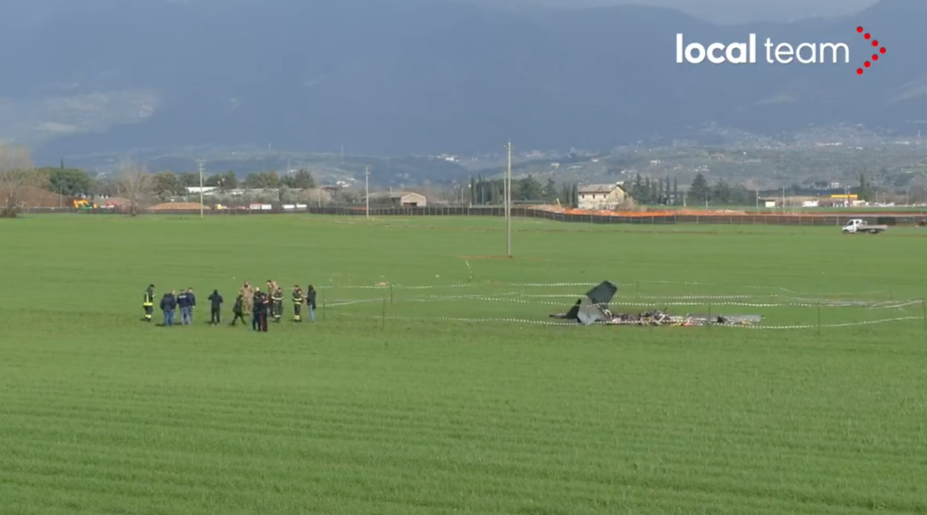 图片[1]-意大利两架军用飞机在一次训练航班中碰撞并坠毁-弦外音